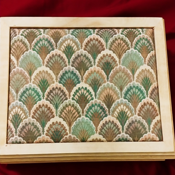 Reed & Bartontop of dresser jewelry box